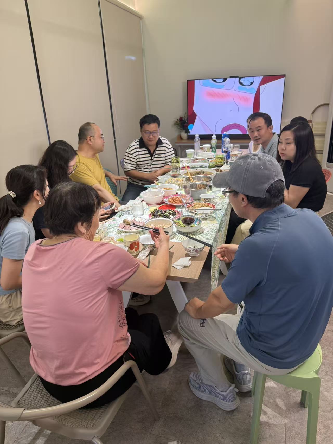 一溪云朋友围桌交流
